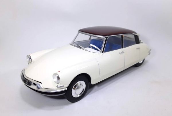 G111V014 - CITROEN DS 19 1956 bicolor - 1