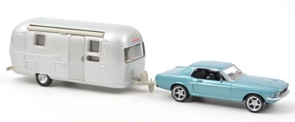 NOREV270582 - FORD Mustang 1968 Azul metalizado con Caravana Airstream Jet - 1