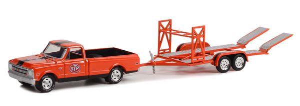 GREEN32260-B - CHEVROLET C-10 STP 1968 con remolque de coche de la serie HITCH & TOW en blister - 1