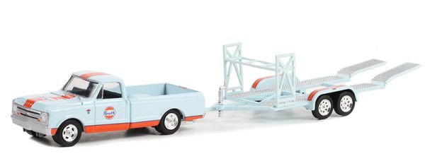 GREEN32270-A - CHEVROLET C-10 1968 con portacoches GULF de la serie HITCH & TOW bajo blister - 1