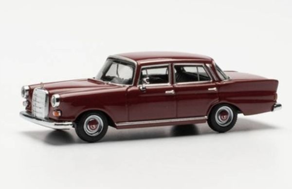 HER420457-002 - MERCEDES 200 fintail rojo vino - 1