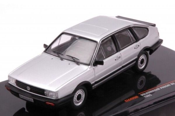 IXOCLC425N - VOLKSWAGEN Passat B2 1985 gris - 1