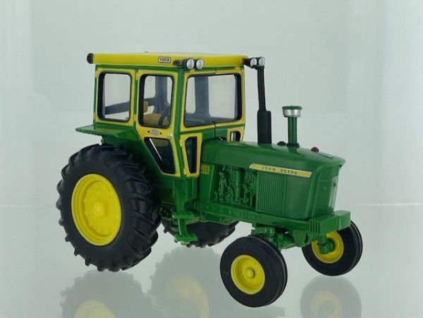 BRI43381 - JOHN DEERE 4020 2wd con cabina Hiniker - Edición limitada de 2500 uds. - 1