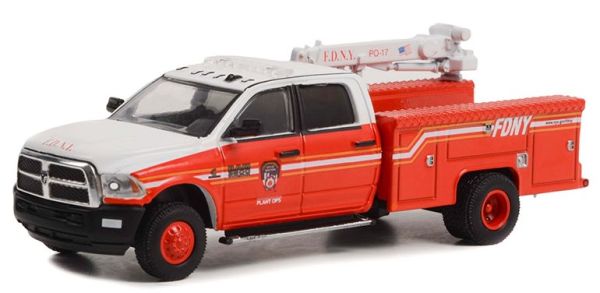 GREEN46100-D - 2018 DODGE RAM 3500 con doble grúa FDNY en blister - 1