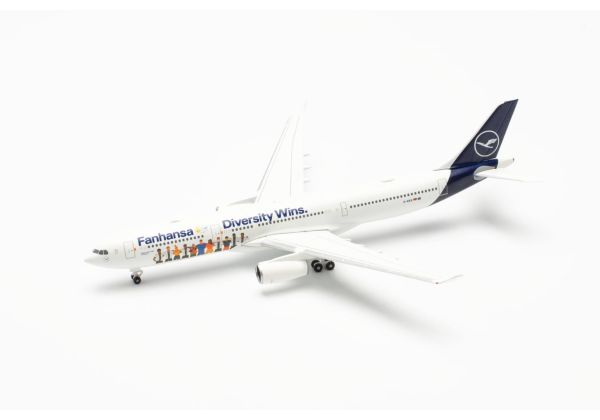 HER537216 - AIRBUS A330-300 Lufthansa Fanhansa - La diversidad gana - 1