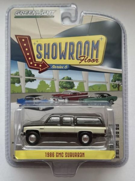 GREEN68060-E - GMC Suburban 1986 marrón y beige de la serie SHOWROOM FLOOR en blister - 1