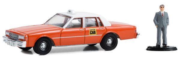 GREEN97150-B - CHEVROLET Impala Capitol taxi 1981 naranja con hombre en traje de la serie THE HOBBY SHOP en blister - 1