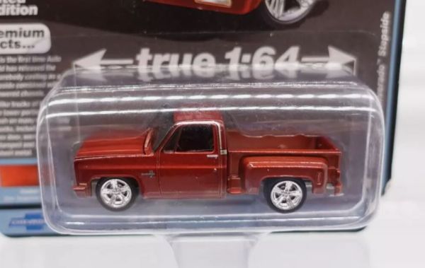 AW64392B-D - CHEVY Silverado Stepside 1983 Marrón – en blister - 1