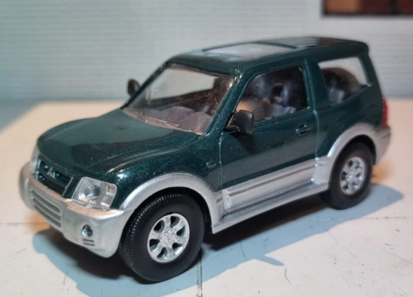 MAGRANMITPAJ - MITSUBISHI Pajero verde y gris - 1