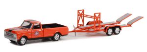 GREEN32260-B - CHEVROLET C-10 STP 1968 con remolque de coche de la serie HITCH & TOW en blister