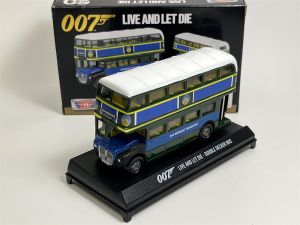 MMX79846 - Vive y deja morir - Autobús de dos pisos JAMES BOND 007