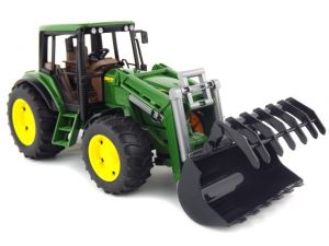 BRU2052 - JOHN DEERE 6920 con horquilla Escala: 1/16