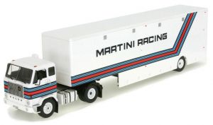 IXOTTR018 - Remolque furgoneta VOLVO F88 4x2 y Martini Racing