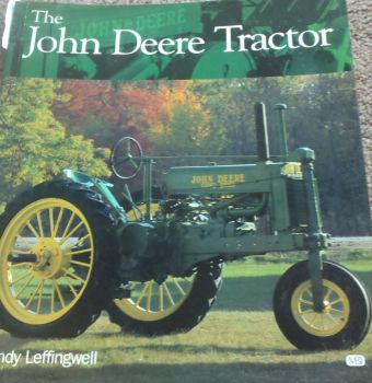 ERT1377 - Libro sobre tractores JOHN DEERE antiguos en inglés