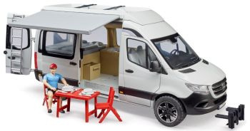 BRU2672 - Autocaravana MERCEDES Sprinter con figura y accesorios