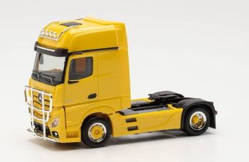 HER311533-004 - MERCEDES ACTROS GIGASPACE 4x2 con portalámparas y barra de toro