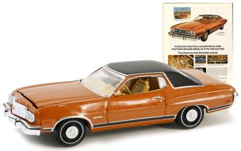 GREEN39140-E - FORD Gran Torino 1973 Naranja de la serie VINTAGE AD CARS en blisters