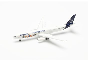 HER537216 - AIRBUS A330-300 Lufthansa Fanhansa - La diversidad gana