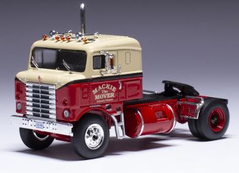 IXO64TR008 - KENWORTH Bullnose 4x2 1950 Rojo y Beige MACKIE The MOVER