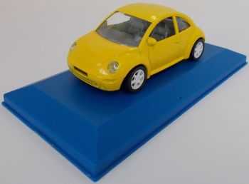 AKI0164 - VOLKSWAGEN Nuevo Escarabajo amarillo