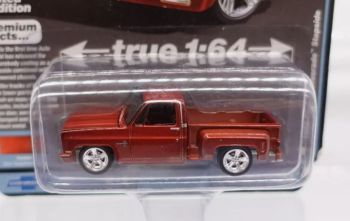 AW64392B-D - CHEVY Silverado Stepside 1983 Marrón – en blister