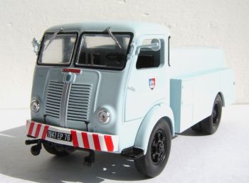 G111A007 - BERLIET GLB 4x2 1955 aspersor-barredora Ciudad de Dieppe