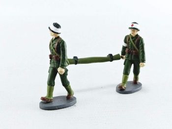 MAGMIL13G02-03 - 2 Figuras militares con camilla y un soldado con maletín médico